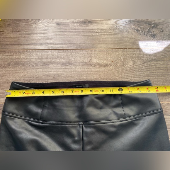RW&CO black high rise faux leather leggings - Picture 9 of 10